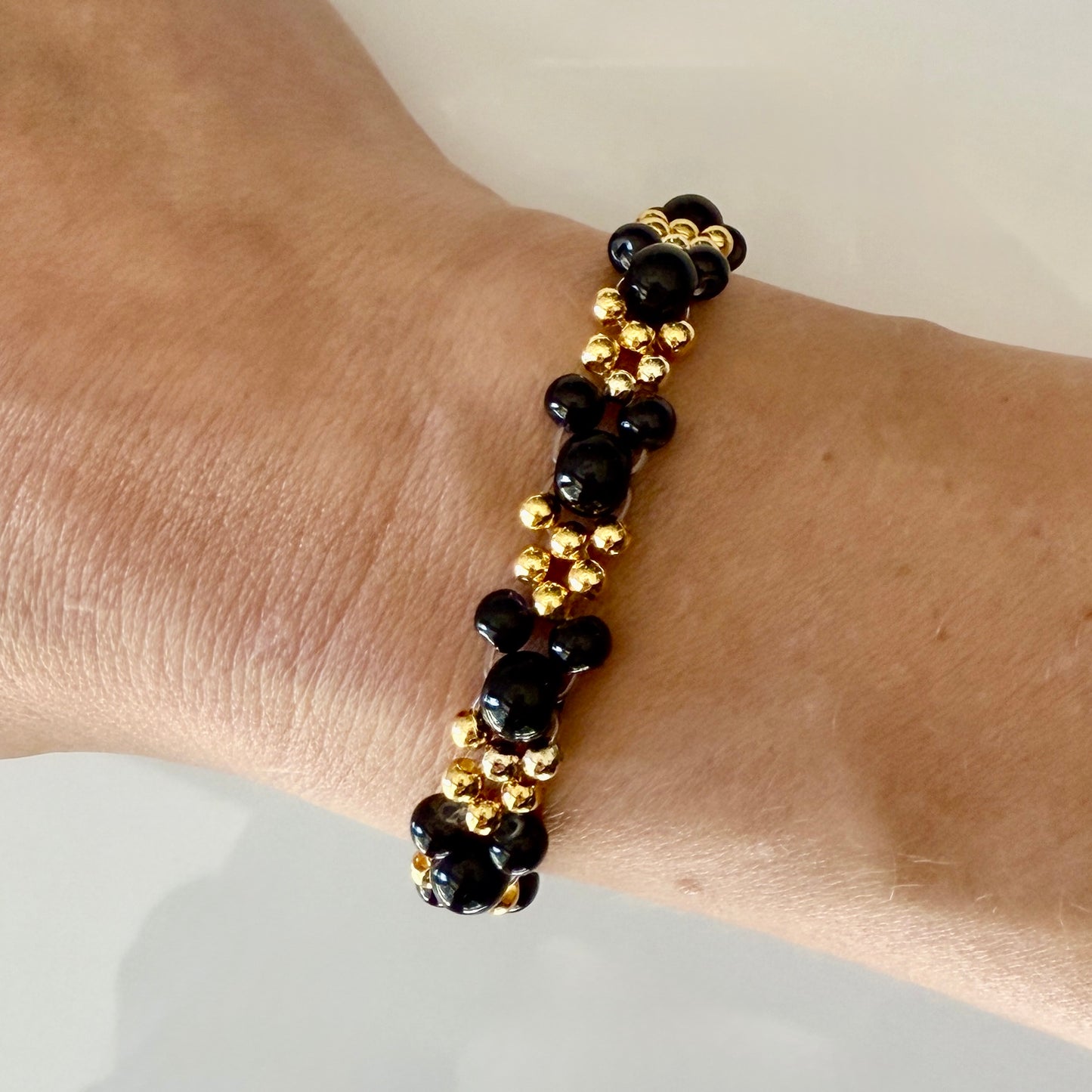 Mickey Mouse Inspired Beaded Bracelet – Black Glass & Gold Stretch Bracelet – Disney Park Outfit Jewelry – Sizes 5–9 Inches – Handmade