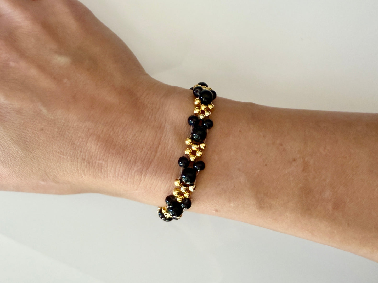 Mickey Mouse Inspired Beaded Bracelet – Black Glass & Gold Stretch Bracelet – Disney Park Outfit Jewelry – Sizes 5–9 Inches – Handmade